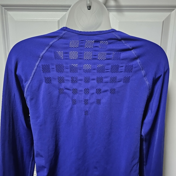 Athleta Blue Purple Namaste Seamless Yoga Long Sleeve Top Thumbholes Size M - Picture 3 of 6